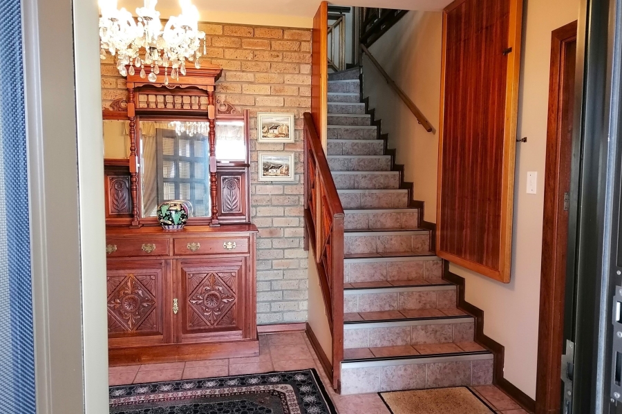 5 Bedroom Property for Sale in Stilbaai Wes Western Cape
